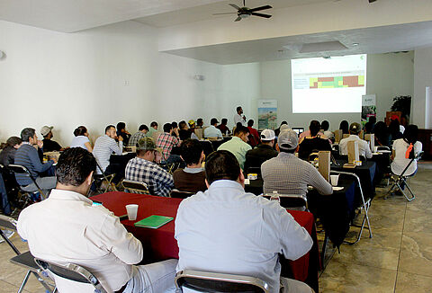 Koppert realizó un curso para agricultores de berries en Ciudad Guzmán