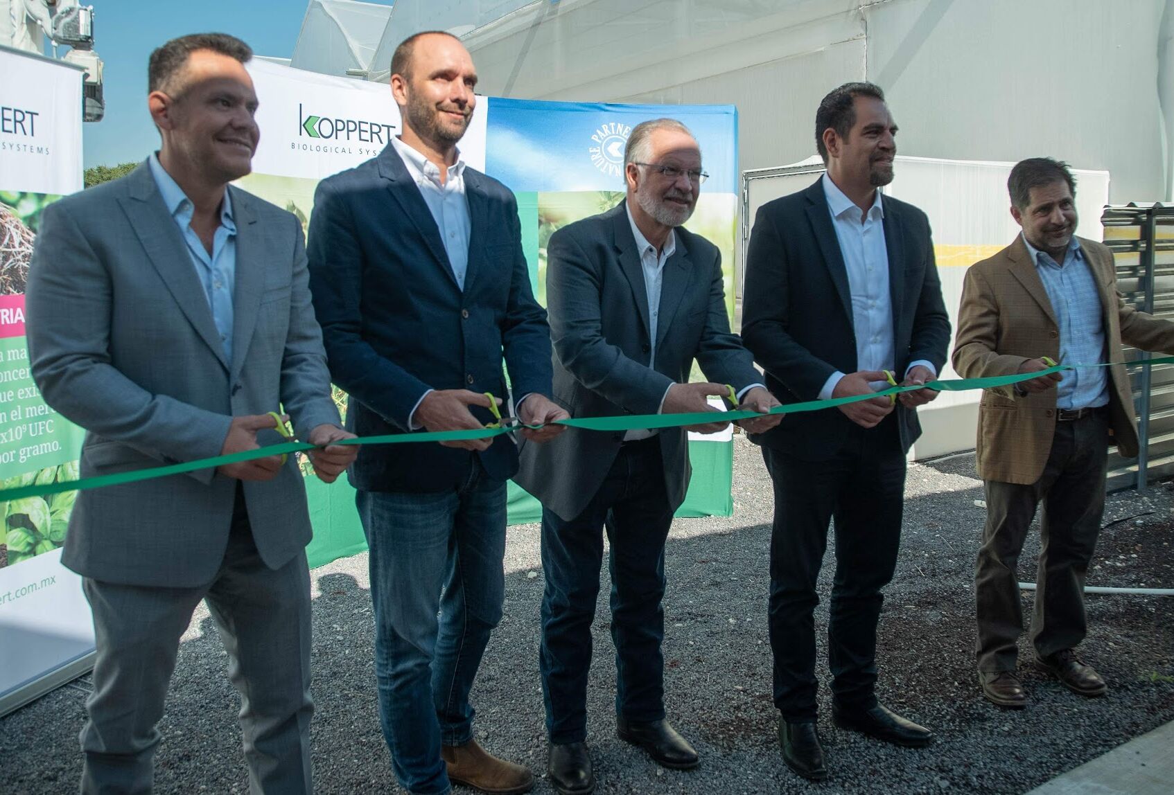 Koppert inaugura sus invernaderos demostrativo y experimental